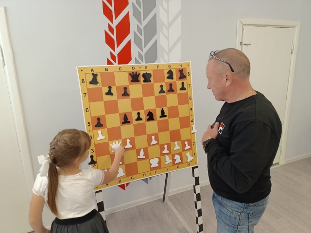 Юные шахматисты осваивают игру